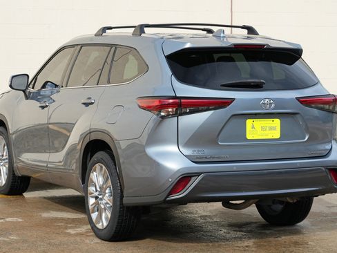 Used 2020 Toyota Highlander Limited FWD image 51