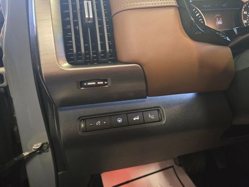 Used 2022 Nissan Pathfinder Platinum w/ Cargo Package image 13