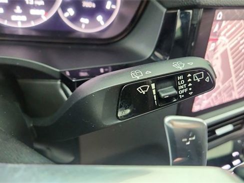 Used 2021 Porsche Cayenne Base image 41