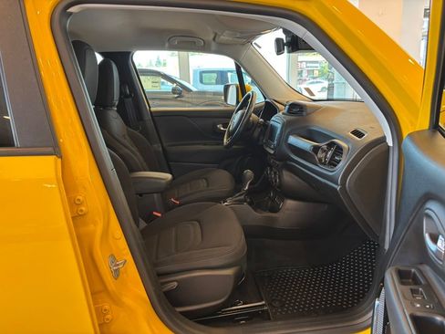 Used 2017 Jeep Renegade Altitude AWD/4WD image 22