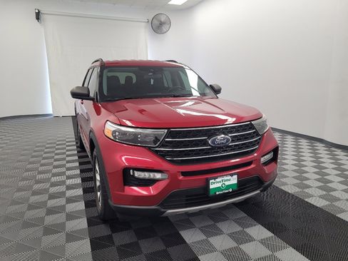 Used 2021 Ford Explorer XLT w/ Equipment Group 202A RWD image 14