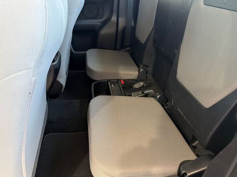 Used 2016 Toyota Tacoma SR5 RWD image 10