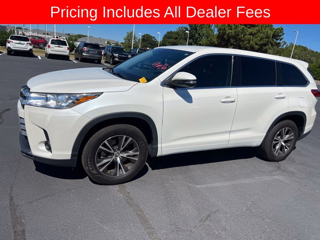 Used 2017 Toyota Highlander LE FWD image 11