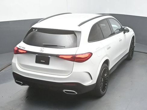 Used 2025 Mercedes-Benz GLC 300 w/ AMG Line image 48