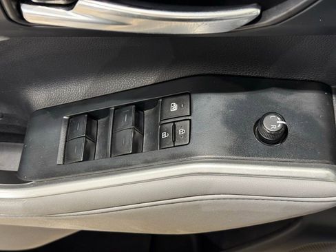 Used 2023 Toyota Highlander XLE AWD/4WD image 16