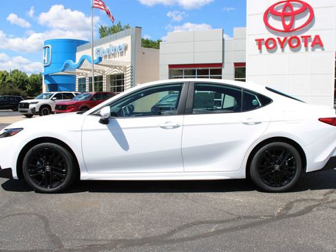 New 2026 Toyota Camry SE AWD/4WD image 11