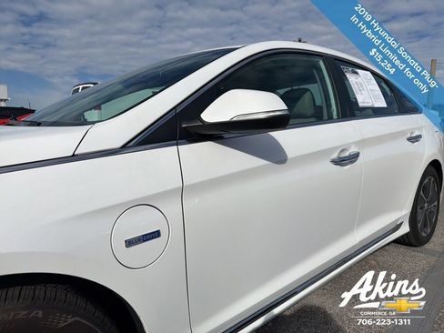 Used 2019 Hyundai Sonata Limited image 2