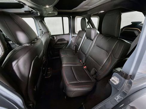 Used 2025 Jeep Wrangler Unlimited Rubicon AWD/4WD image 25