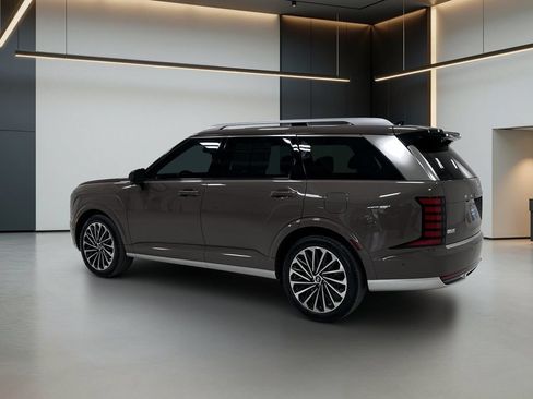 Certified 2026 Hyundai Palisade Calligraphy FWD image 3
