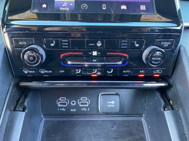 Used 2024 Jeep Grand Cherokee L Altitude RWD image 17