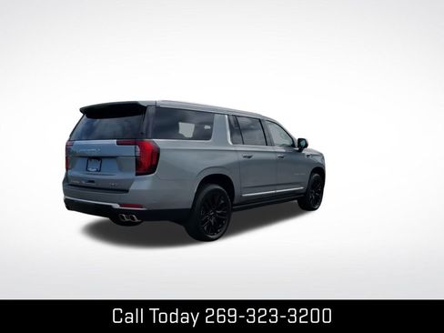 New 2025 GMC Yukon XL Denali w/ Denali Reserve Package image 9