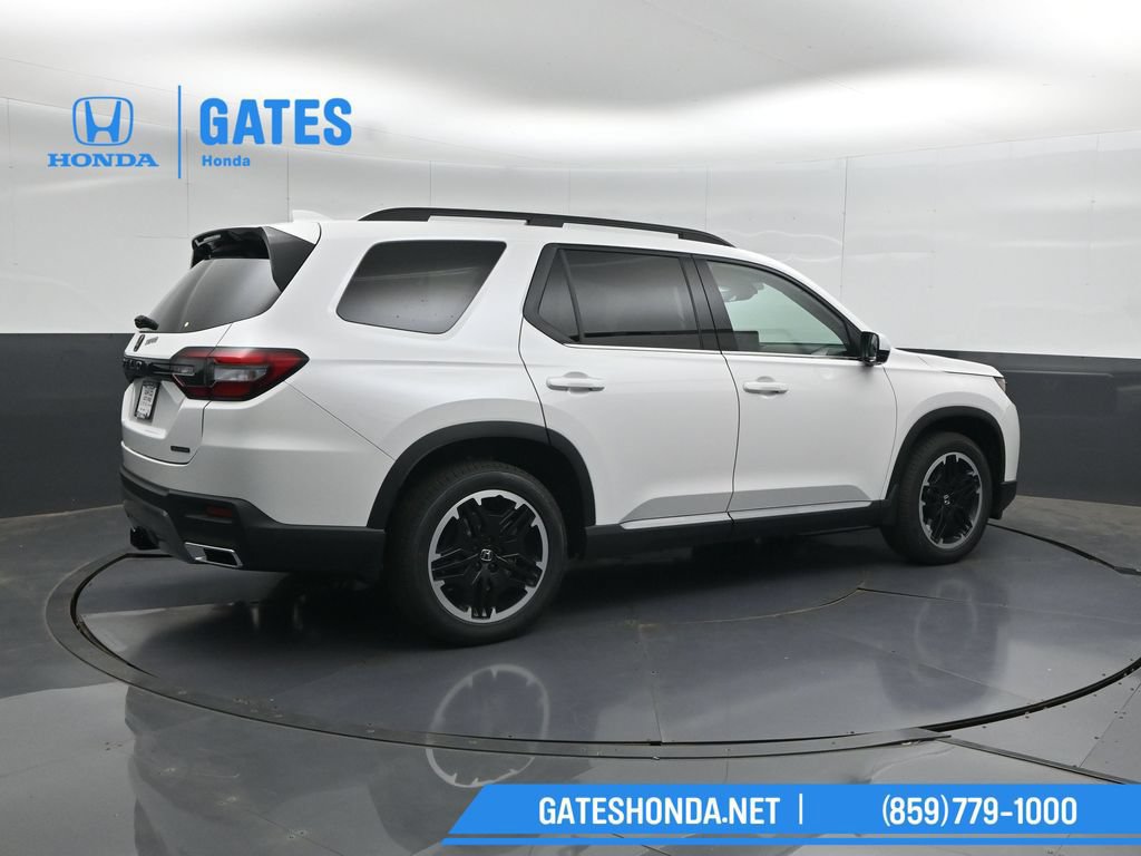 New 2026 Honda Pilot Touring image 2