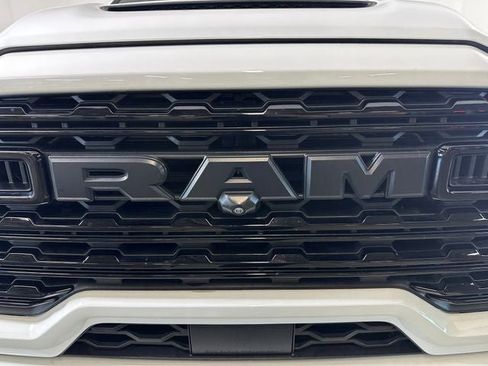 Used 2025 RAM 2500 Limited AWD/4WD image 9