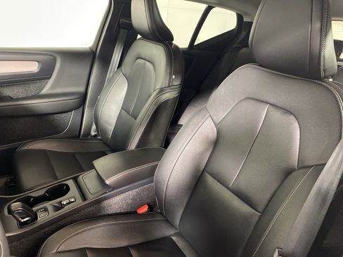 Used 2019 Volvo XC40 T5 Momentum image 11
