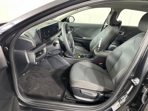 Used 2025 Kia K4 LXS image 11