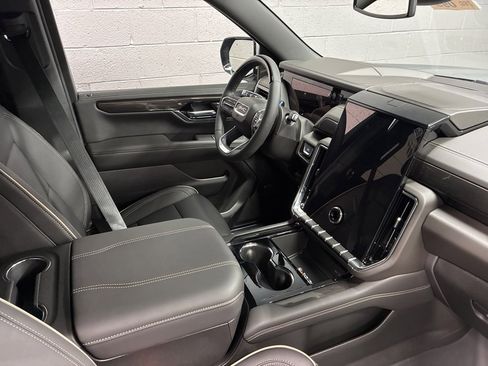 New 2026 GMC Yukon Elevation image 8