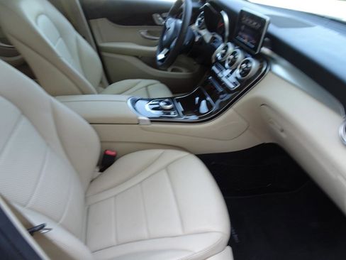 Used 2018 Mercedes-Benz GLC 300 w/ Premium Package image 21