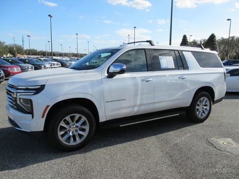 Used 2025 Chevrolet Suburban Premier image 4