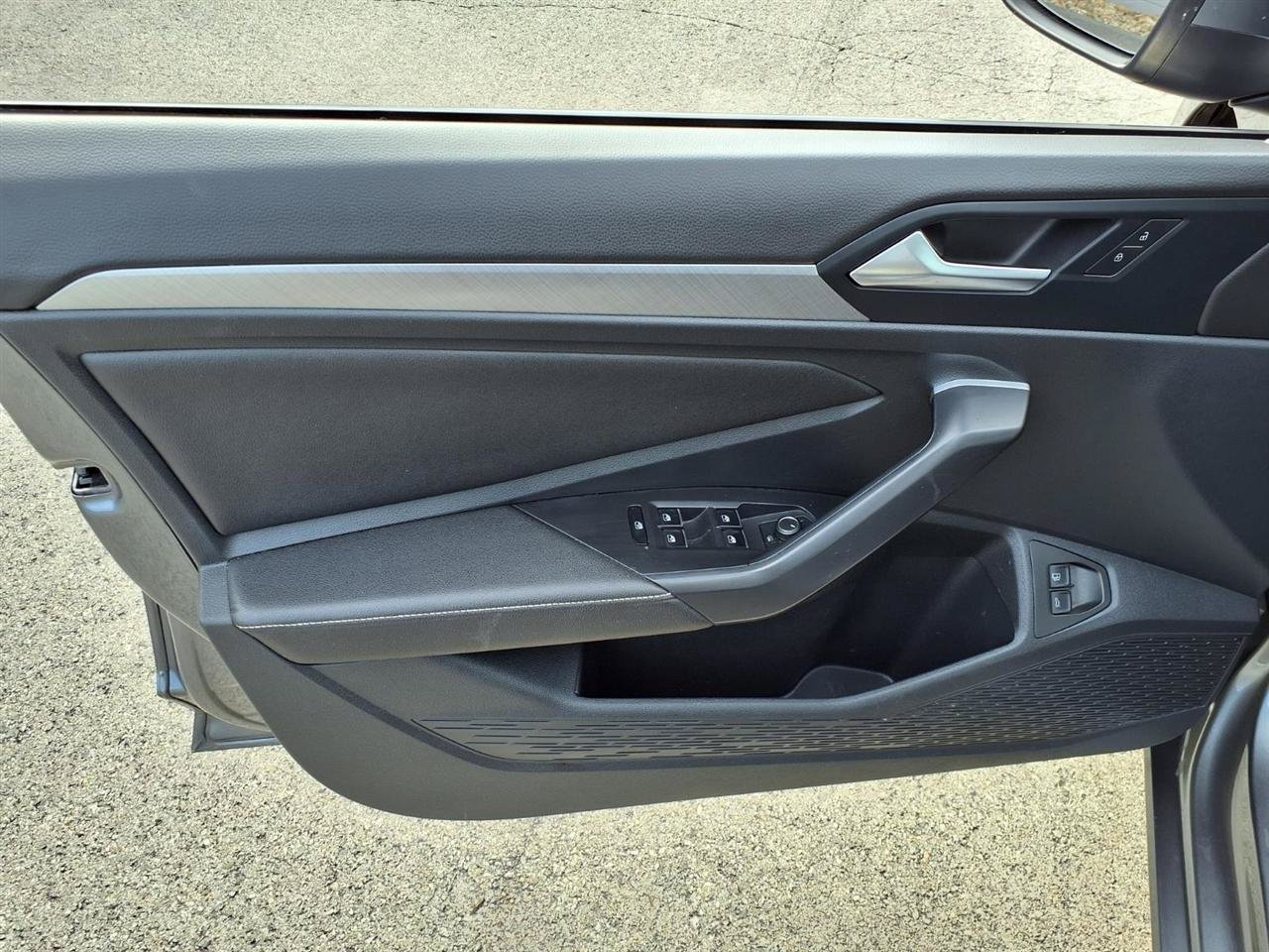 Used 2024 Volkswagen Jetta SE FWD image 12