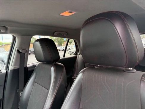 Used 2020 Chevrolet Trax LT w/ LT Convenience Package AWD/4WD image 8