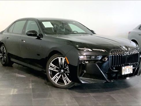Used 2025 BMW 740i w/ Premium Package RWD image 2