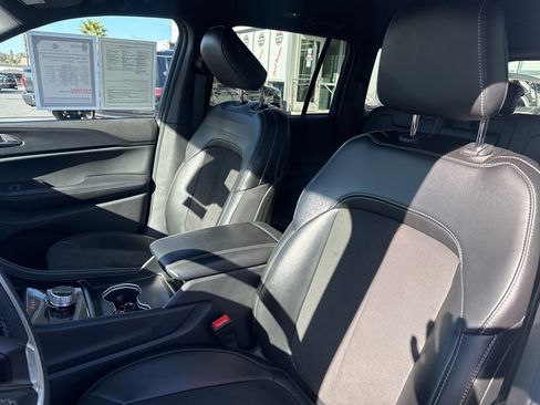 Certified 2024 Jeep Grand Cherokee Altitude image 14