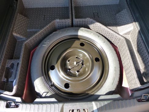 Used 2018 Ford Edge Titanium w/ Equipment Group 301A AWD/4WD image 42