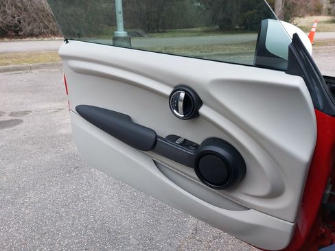 Used 2016 MINI Cooper 2-Door Hardtop image 23