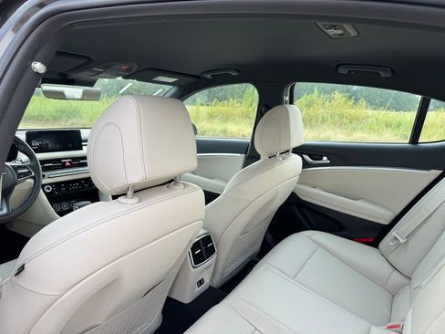 Used 2026 Genesis G70 2.5T image 19