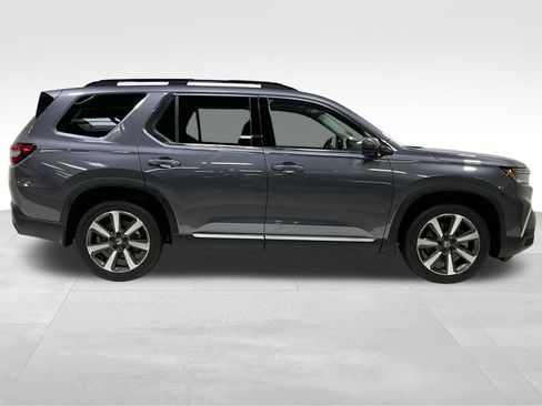 Used 2023 Honda Pilot Touring image 4