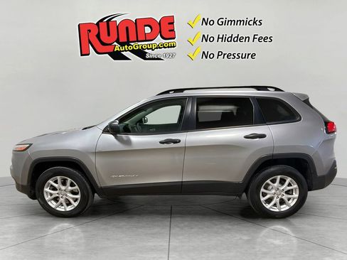 Used 2016 Jeep Cherokee Sport image 2