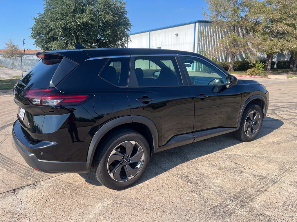 Used 2024 Nissan Rogue SV FWD image 12