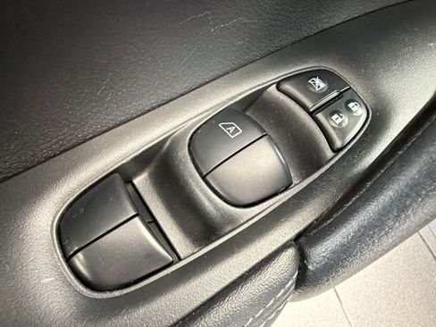 Used 2018 Nissan Rogue SV w/ Premium Package AWD/4WD image 13