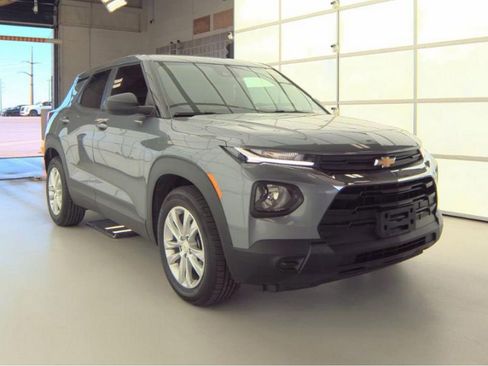 Used 2021 Chevrolet TrailBlazer LS FWD image 4