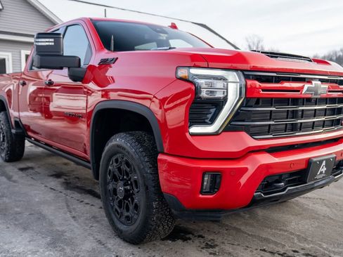 Used 2024 Chevrolet Silverado 2500 LTZ w/ LTZ Plus Package image 9