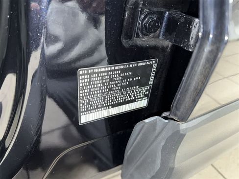 Used 2023 Volkswagen Taos SE w/ Panoramic Sunroof Package image 14