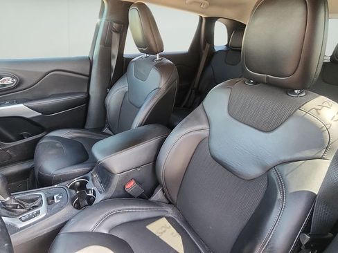 Used 2018 Jeep Cherokee Latitude Plus FWD image 11
