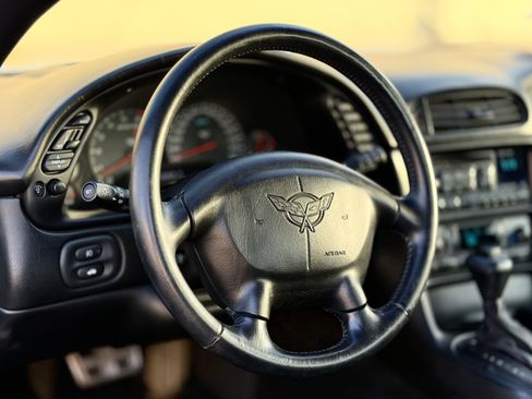 Used 2001 Chevrolet Corvette Convertible w/ Preferred Equipment Group2 RWD image 24