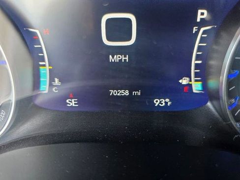 Used 2023 Chrysler Pacifica Touring-L FWD image 33