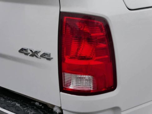 Used 2019 RAM 1500 Tradesman w/ Chrome Appearance Group AWD/4WD image 17