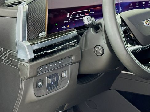 Used 2025 Cadillac Escalade ESV Premium Luxury AWD/4WD image 10