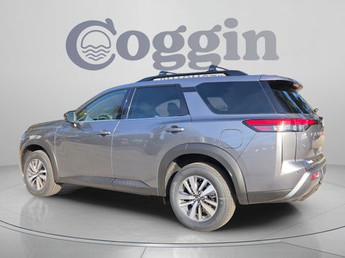 Certified 2026 Nissan Pathfinder SL AWD/4WD image 4