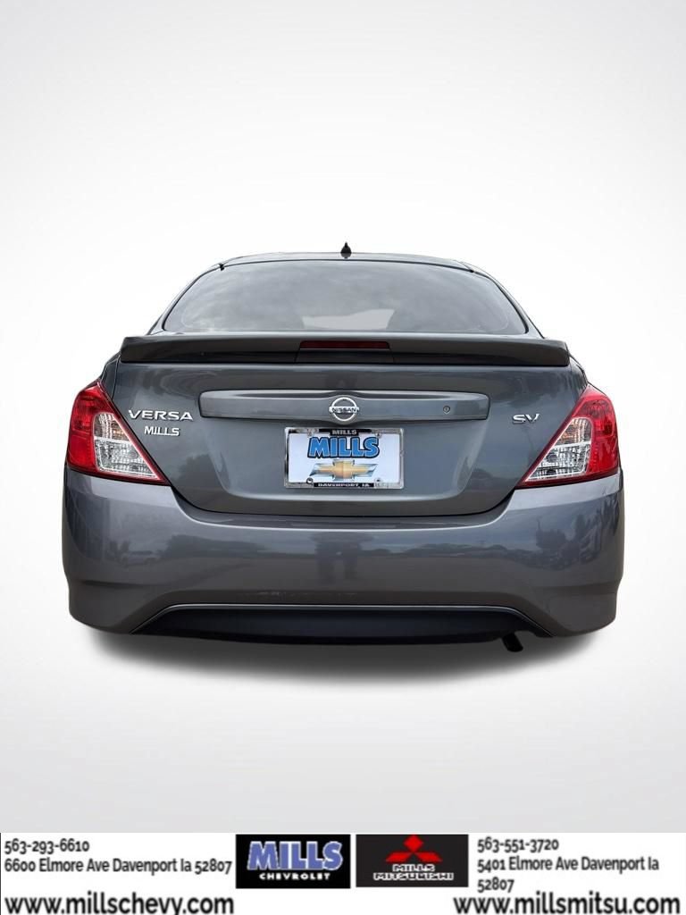 Used 2018 Nissan Versa SV FWD image 4