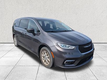 Used 2023 Chrysler Pacifica Touring-L