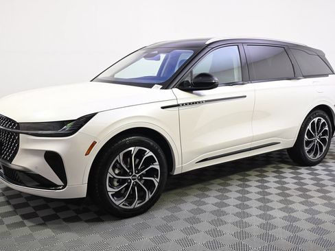 New 2026 Lincoln Nautilus Reserve AWD/4WD image 2