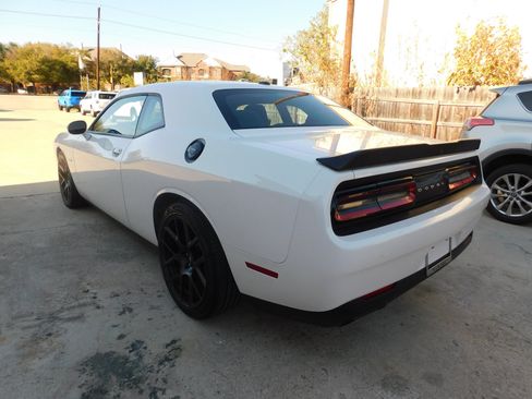 Used 2018 Dodge Challenger R/T image 7