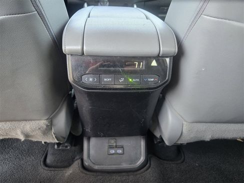 Used 2022 Toyota Highlander XLE image 6