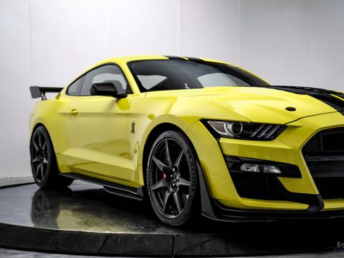 Used 2021 Ford Mustang Shelby GT500 w/ Carbon Fiber Track Pack image 24