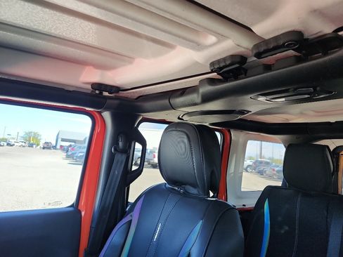 Used 2023 Jeep Wrangler Sahara image 20