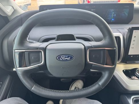 Used 2025 Ford Expedition Active image 20